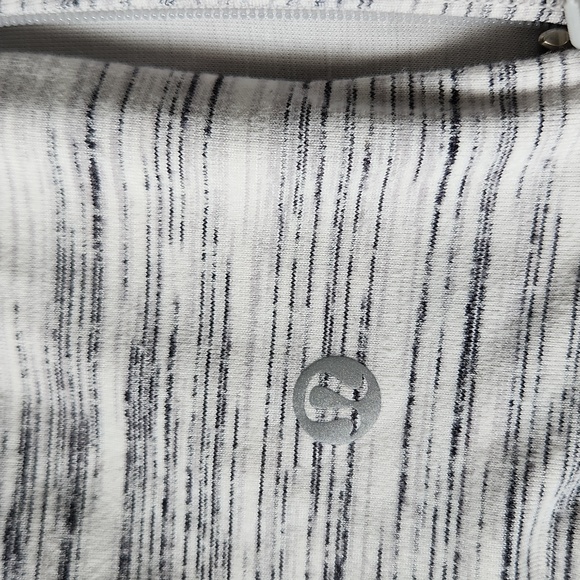 Lululemon Women's Gray High-Neck Top 1/4 zip - Picture 7 of 8